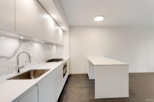 701-6463 Silver Avenue, Burnaby, BC 