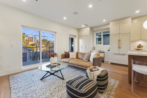 1759 16Th Avenue W, Vancouver, BC 