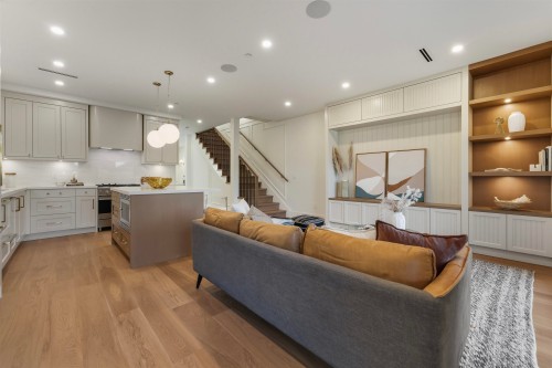 1759 16Th Avenue W, Vancouver, BC 