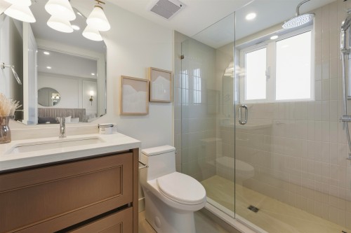 1759 16Th Avenue W, Vancouver, BC 