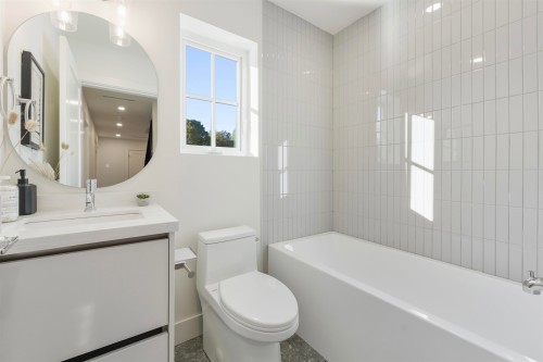 1759 16Th Avenue W, Vancouver, BC 