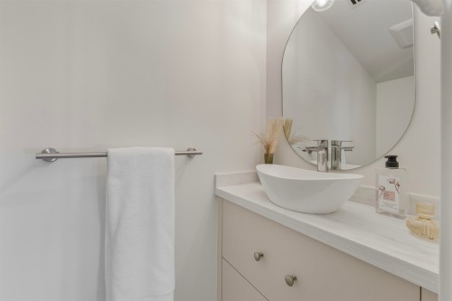 1759 16Th Avenue W, Vancouver, BC 