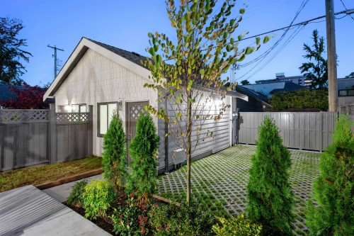 1759 16Th Avenue W, Vancouver, BC 