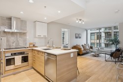 329-1783 Manitoba Street  Vancouver, BC V5Y 0K1