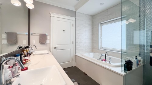 2071 36Th Avenue W, Vancouver, BC 