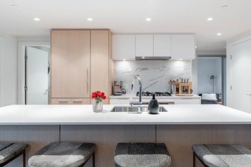 706-1500 Fern Street, North Vancouver, BC 