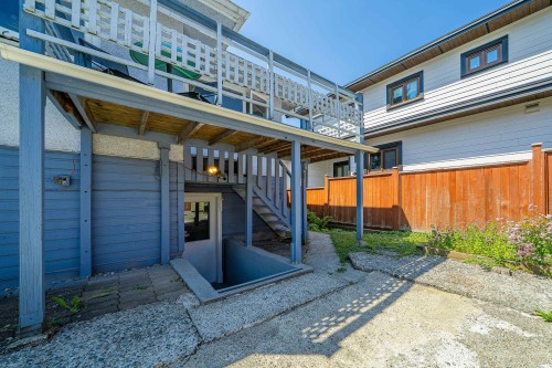 432 25Th Street W, North Vancouver, BC 