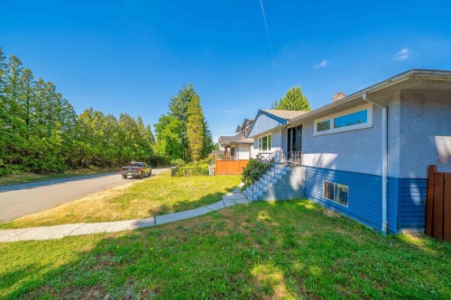 432 25Th Street W, North Vancouver, BC 