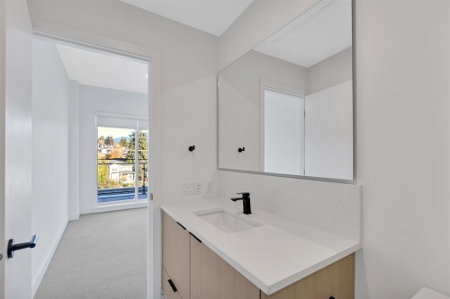 660-422 3Rd Street E, North Vancouver, BC 