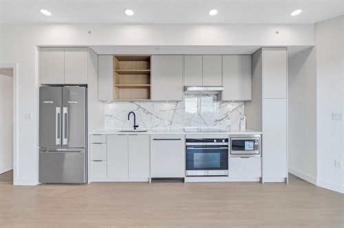 660-422 3Rd Street E, North Vancouver, BC 