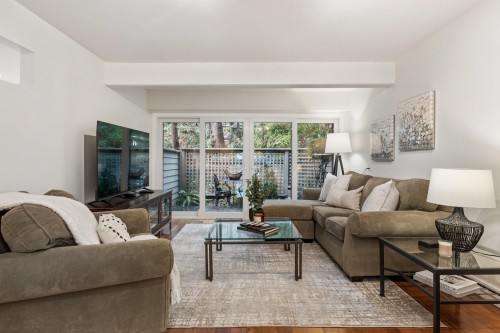 25-4957 Marine Drive, West Vancouver, BC 