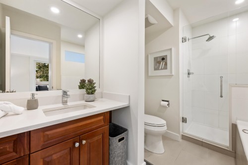 25-4957 Marine Drive, West Vancouver, BC 