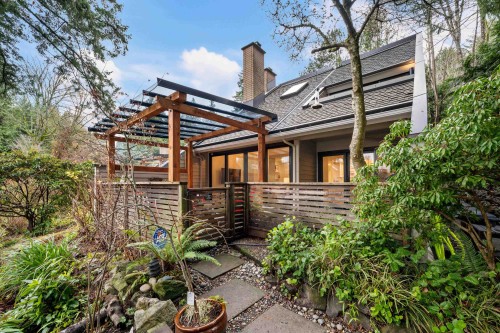 25-4957 Marine Drive, West Vancouver, BC 