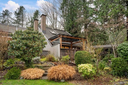 25-4957 Marine Drive, West Vancouver, BC 