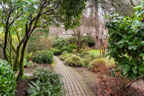 25-4957 Marine Drive, West Vancouver, BC 