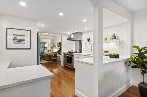 25-4957 Marine Drive, West Vancouver, BC 