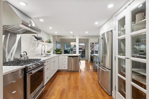 25-4957 Marine Drive, West Vancouver, BC 