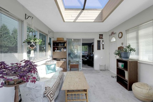 203 26Th Street E, North Vancouver, BC 