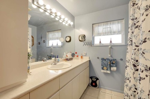 203 26Th Street E, North Vancouver, BC 