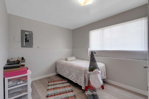 203 26Th Street E, North Vancouver, BC 