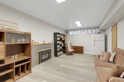 203 26Th Street E, North Vancouver, BC 