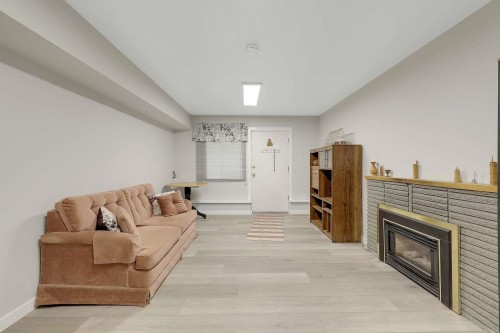 203 26Th Street E, North Vancouver, BC 