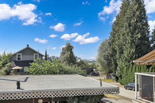 203 26Th Street E, North Vancouver, BC 