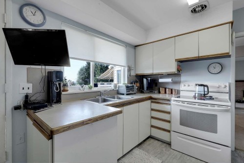 203 26Th Street E, North Vancouver, BC 