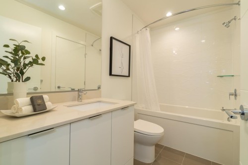 403-108 8Th Street E, North Vancouver, BC 