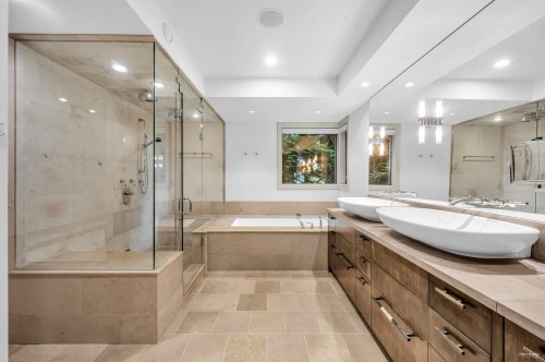 3570 Creery Avenue, West Vancouver, BC 