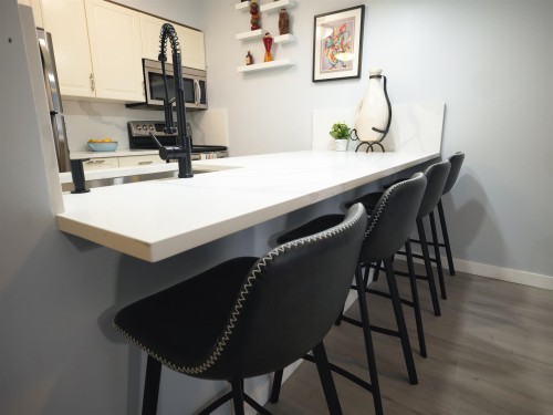 204-1550 Mariner Walk, Vancouver, BC 