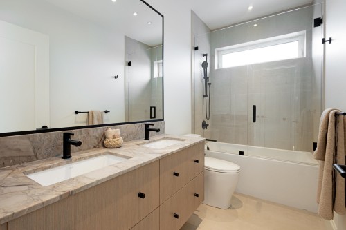 2382 5Th Avenue E, Vancouver, BC 