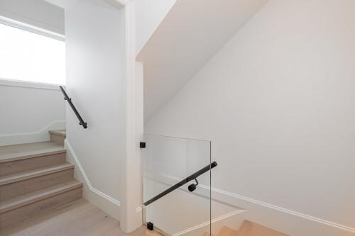 2382 5Th Avenue E, Vancouver, BC 