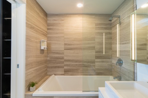 2010-1480 Howe Street, Vancouver, BC 