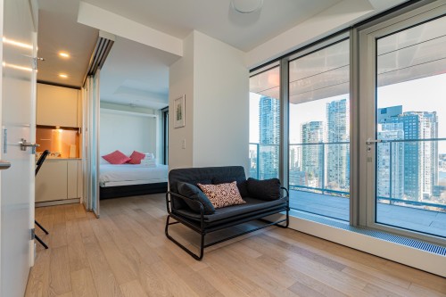 2010-1480 Howe Street, Vancouver, BC 