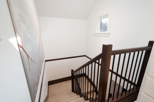 250 10Th Street E, North Vancouver, BC 