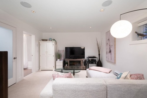 250 10Th Street E, North Vancouver, BC 