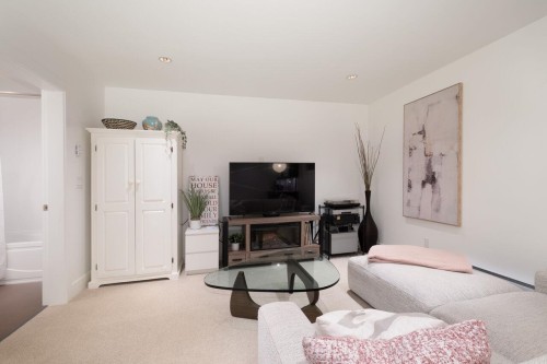 250 10Th Street E, North Vancouver, BC 