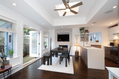 250 10Th Street E, North Vancouver, BC 