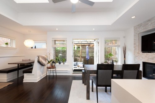 250 10Th Street E, North Vancouver, BC 