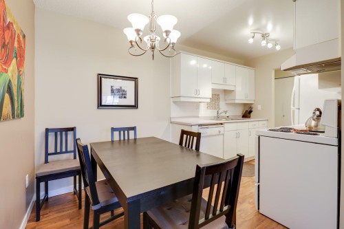 302-330 1St Street E, North Vancouver, BC 