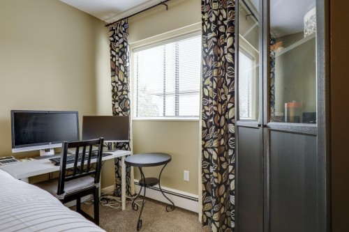 302-330 1St Street E, North Vancouver, BC 