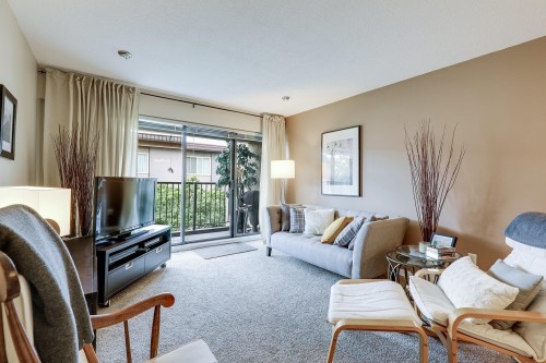 302-330 1St Street E, North Vancouver, BC 