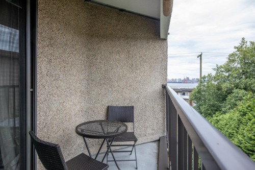 302-330 1St Street E, North Vancouver, BC 
