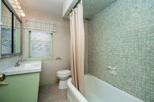 1204 Grand Boulevard, North Vancouver, BC 