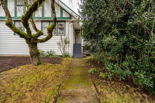 1204 Grand Boulevard, North Vancouver, BC 