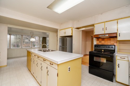 1204 Grand Boulevard, North Vancouver, BC 