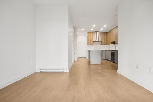 514-7588 16Th Street, Burnaby, BC 