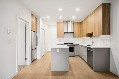 514-7588 16Th Street, Burnaby, BC 