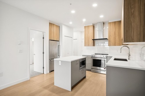 514-7588 16Th Street, Burnaby, BC 